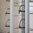 FS display, 2-sided fixed plate with lockable rods