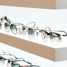 Diverse Single Lock LED shelf, magnetic bottom