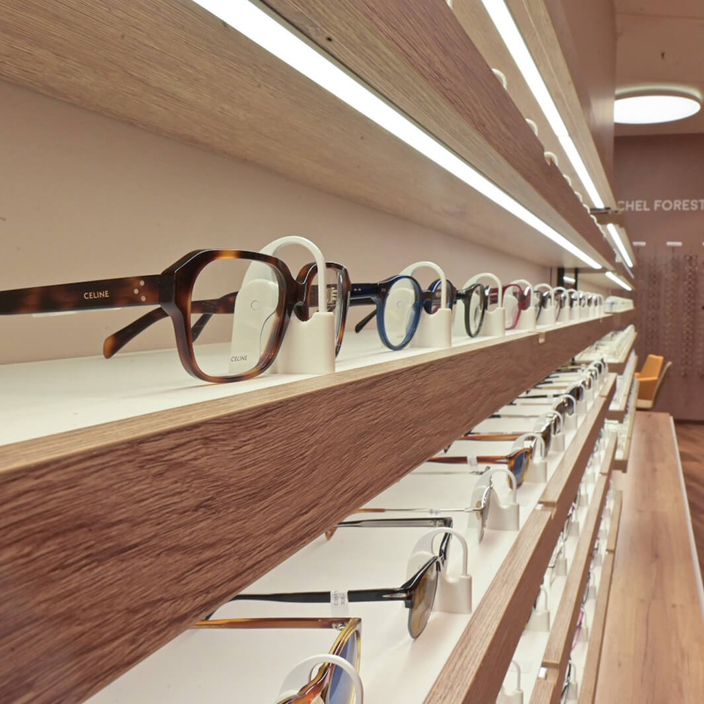 Unilock plate with lockable frame holders, white acrylic