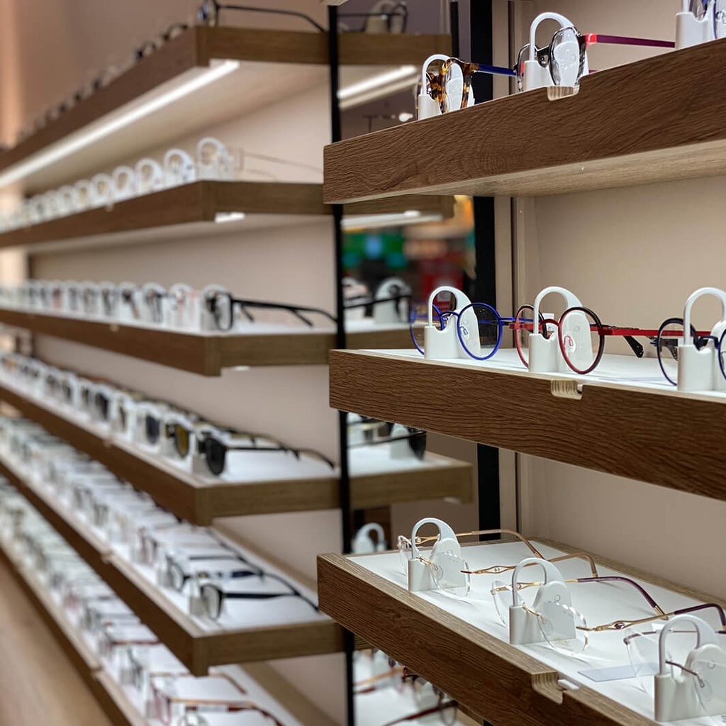 Unilock plate with lockable frame holders, white acrylic