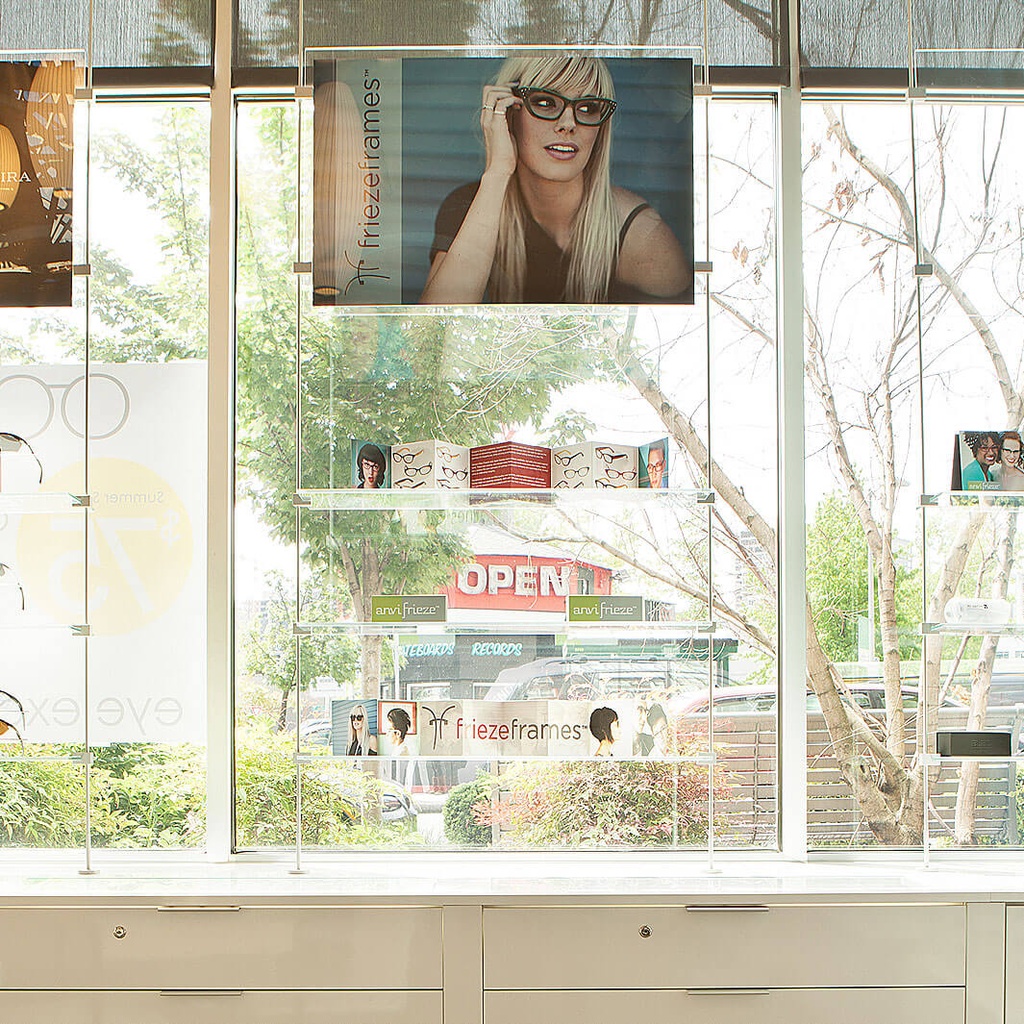 Sky Line display, 3 transparent shelves, acrylic, 900x1600-4500 mm