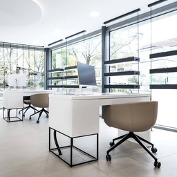 Sky Line Quadro display, 3 LED shelves, 900x1600-4500 mm