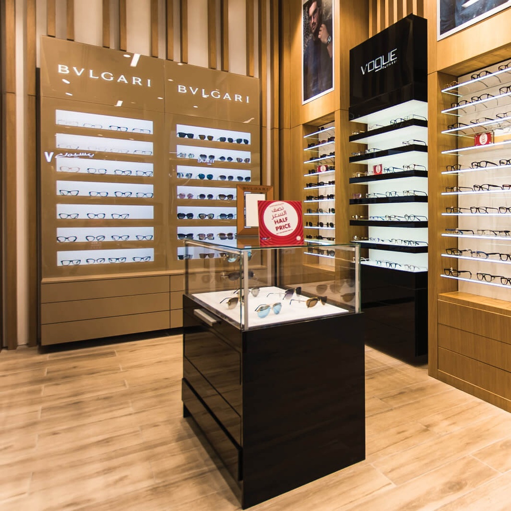 Showcase with 7 shelves