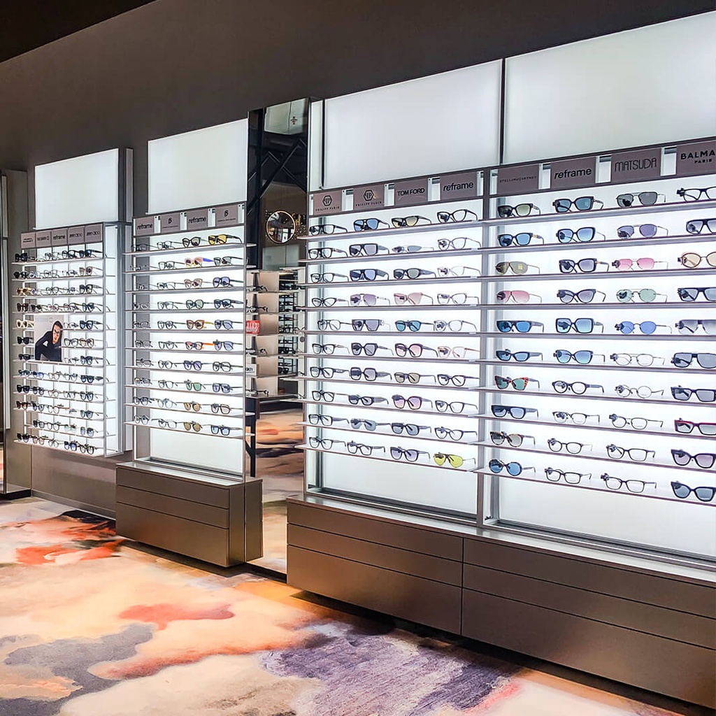 STK wall display with shelves, 930x1530x320 mm, LED, 5 logo holders incl.