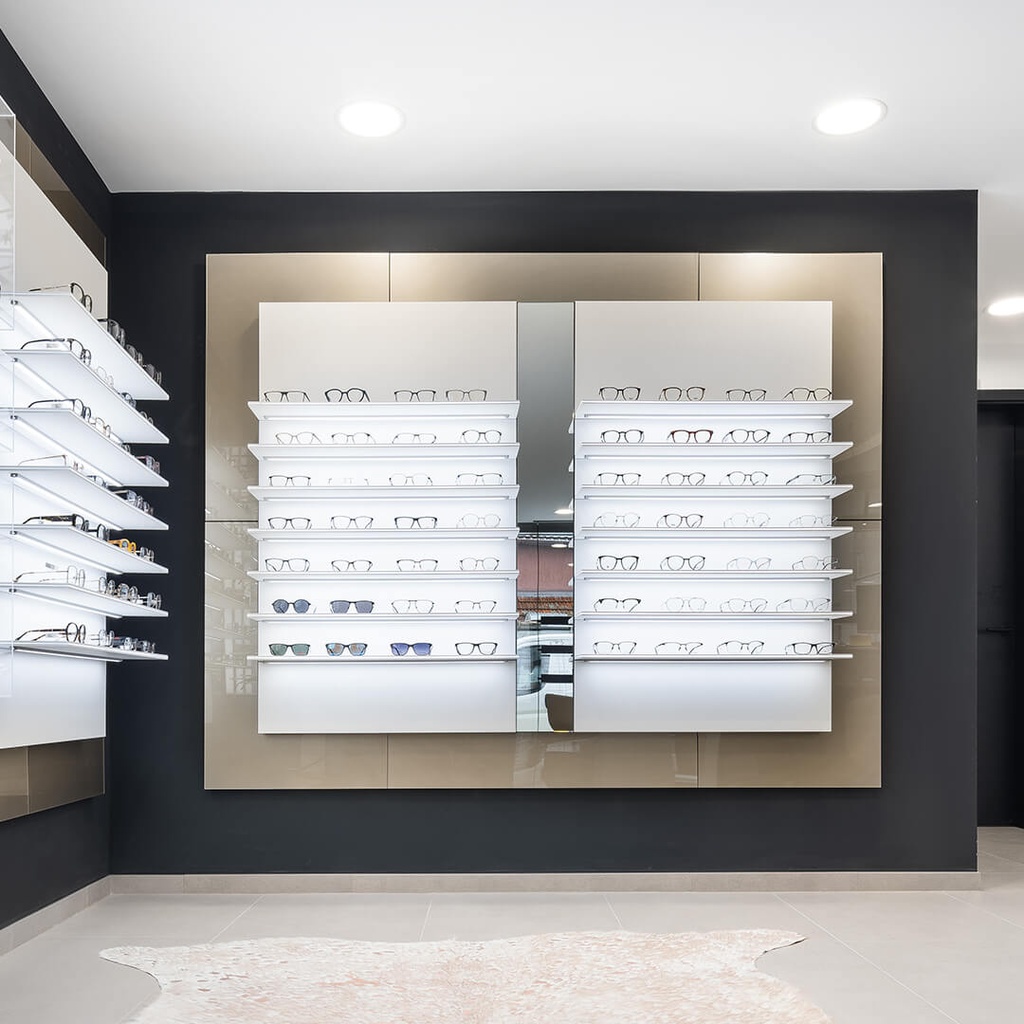 Vivida wall display, 7 LED shelves, acrylic, edge lighting