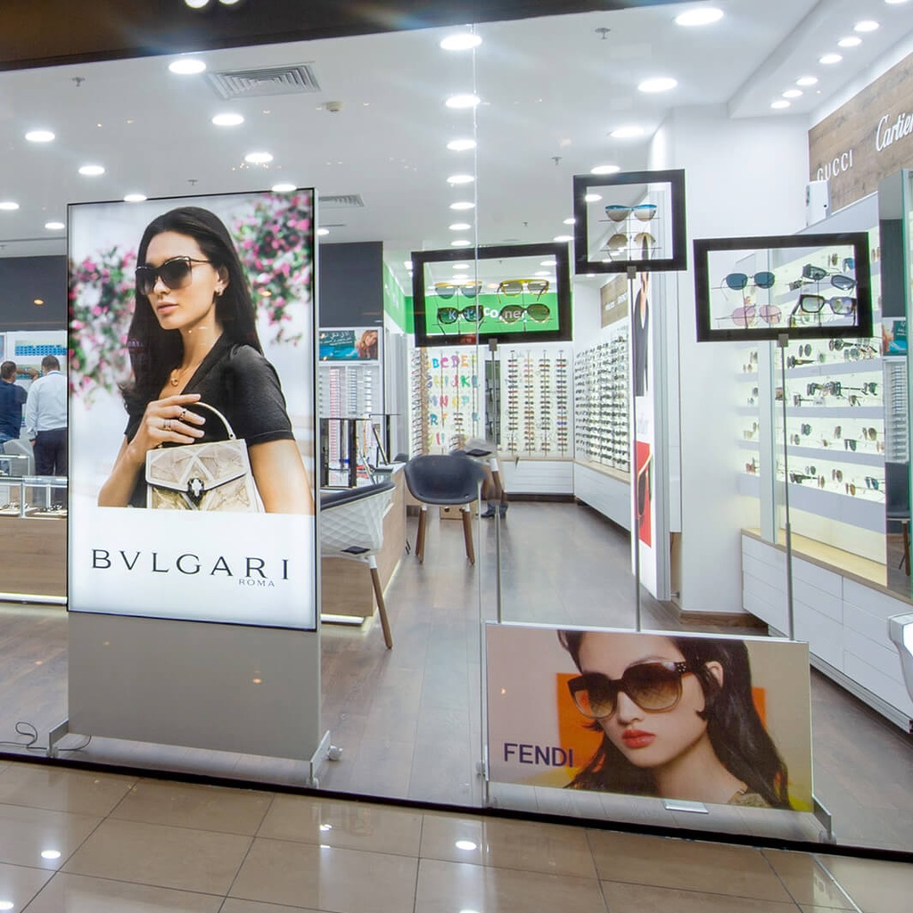 Shop window stand, aluminium base, acrylic plates, 900x500 mm